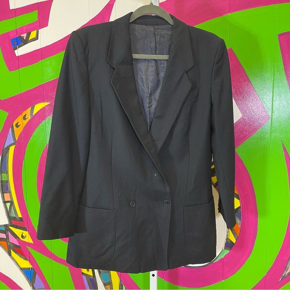 Cloth by CERRUTI, Woven in Italy, Pure New Wool Blazer. Similar to a Medium